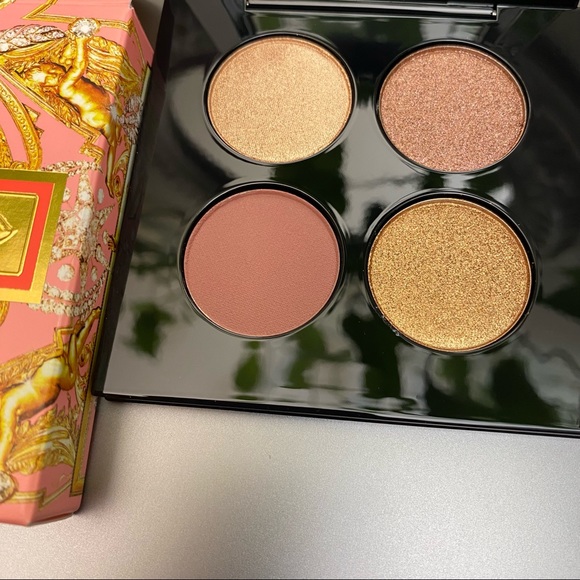 PAT McGRATH LABS Celestial Odyssey Luxe
Ouad “Bronze Borealis” eyeshadow - Picture 4 of 12